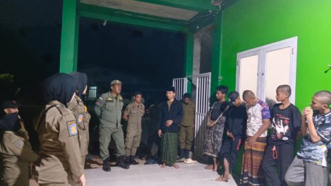 Satpol PP Palmatak Amankan 8 Santri Yang Keluar Pondok Saat Patroli Malam
