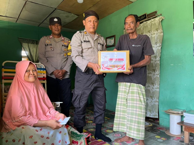 Foto jurnalistik yang menangkap situasi di lapangan tentang Karimun.