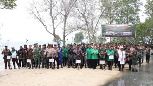 Foto dari lapangan yang menunjukkan perkembangan terbaru tentang Karimun.
