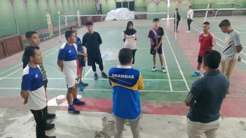 Pastikan Kesiapan Atlet Bulutangkis, KONI Anambas Lakukan Peninjauan Langsung Jelang Porprov VI Kepri