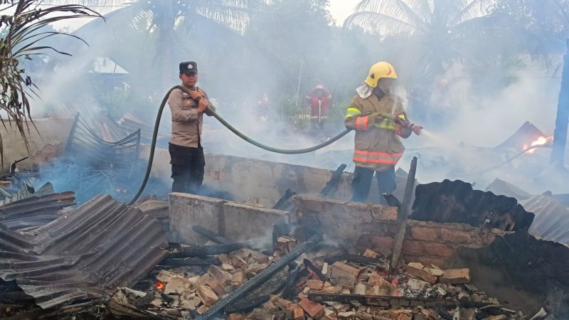  <span class="title-text">Kebakaran Rumah di Selatpanjang, Begini Penjelasan Polisi</span>