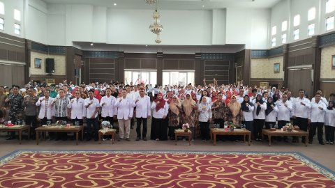  <span class="title-text">Peringati HUT ke-81 PMI, Yayasan Kanker Indonesia dan PMI Karimun Gelar Seminar Kesehatan “Kanker Mulut” Bagi Pelajar</span>
