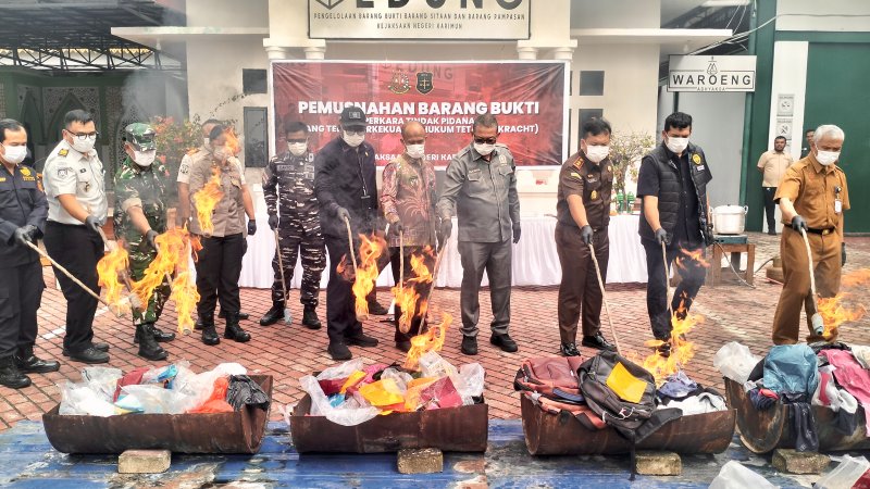Dokumentasi visual dari perkembangan isu Karimun.